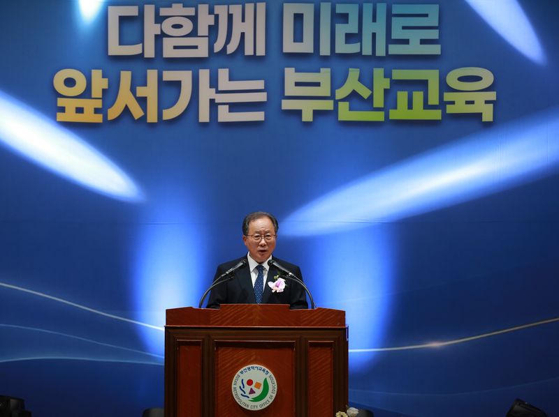 김석준 부산시교육감이 1일 부산시교육청 대강당에서 열린 제20대 부산시교육감 취임식에서 취임사를 하고 있다. 2026.7.1/뉴스1 ⓒ News1 임순택 기자