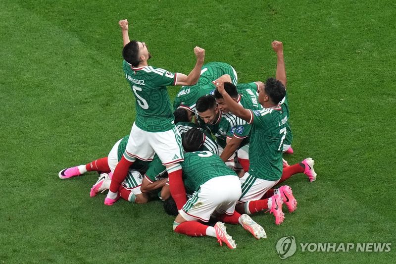 멕시코, 에콰도르 꺾고 16강 진출.연합뉴스