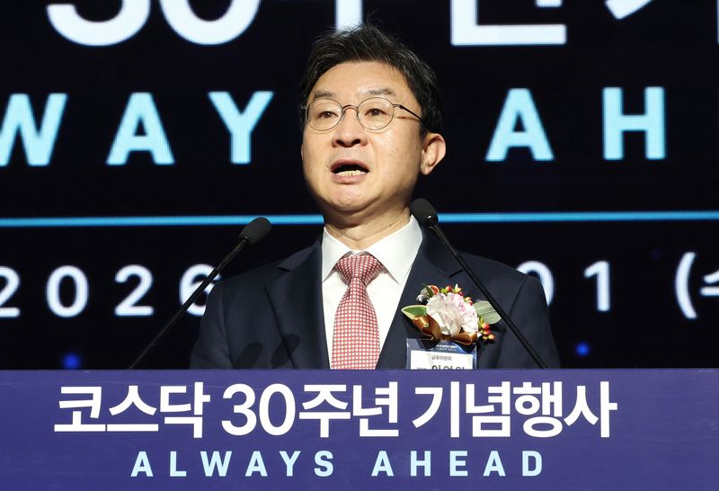 이억원 금융위원회 위원장이 1일 서울 여의도 한국거래소에서 열린 '코스닥시장 30주년 기념행사'에서 축사를 하고 있다. 연합뉴스