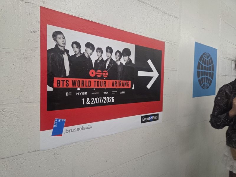 BTS 공연을 알리는 포스터가 붙어 있는 브뤼셀 지하철역 (출처=연합뉴스)