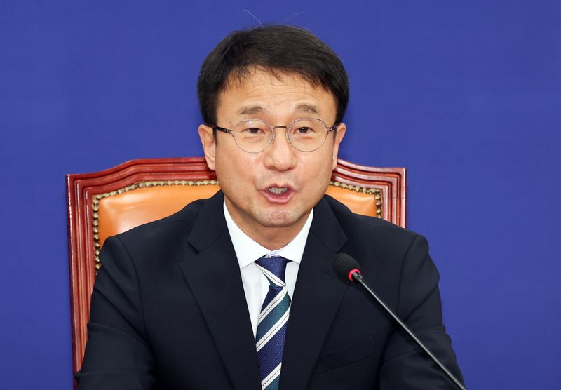 한병도 더불어민주당 대표 직무대행 겸 원내대표가 2일 여의도 국회에서 열린 정책조정회의에서 발언하고 있다. 뉴시스