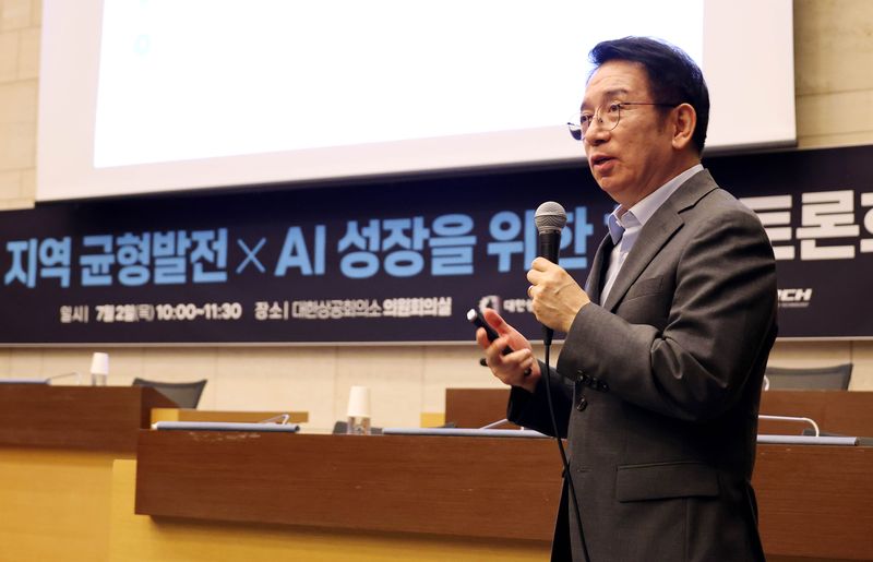 이정희 중앙대 교수가 2일 서울 세종대로 대한상의회관에서 열린 '지역 균형발전·인공지능(AI) 성장을 위한 해법' 토론회에서 'AI 시티를 활용한 국가균형발전 전략'이라는 주제로 강연을 하고 있다. 대한상공회의소 제공