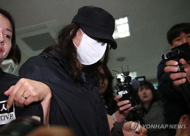 영장실질심사 받는 '캐리어 시신' 피해자 딸 (출처=연합뉴스)