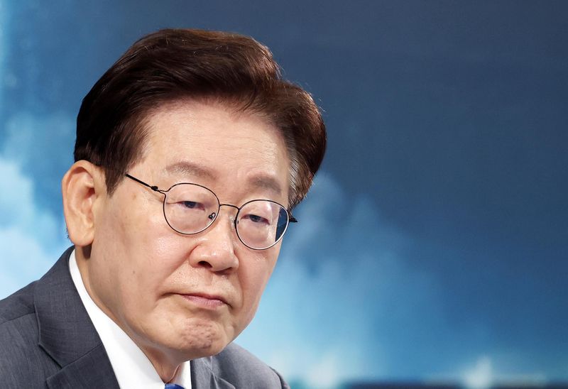 [진주=뉴시스] 조성봉 기자 = 사진은 이재명 대통령이 지난 3일 경남 진주에서 열린 제5회 국가우주위원회 회의에 참석해 있는 모습. 2026.07.03. suncho21@newsis.com