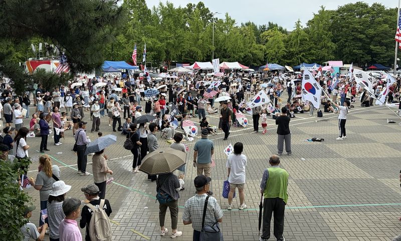 잠실 개표소 봉쇄 시위 31일째 (출처=연합뉴스)