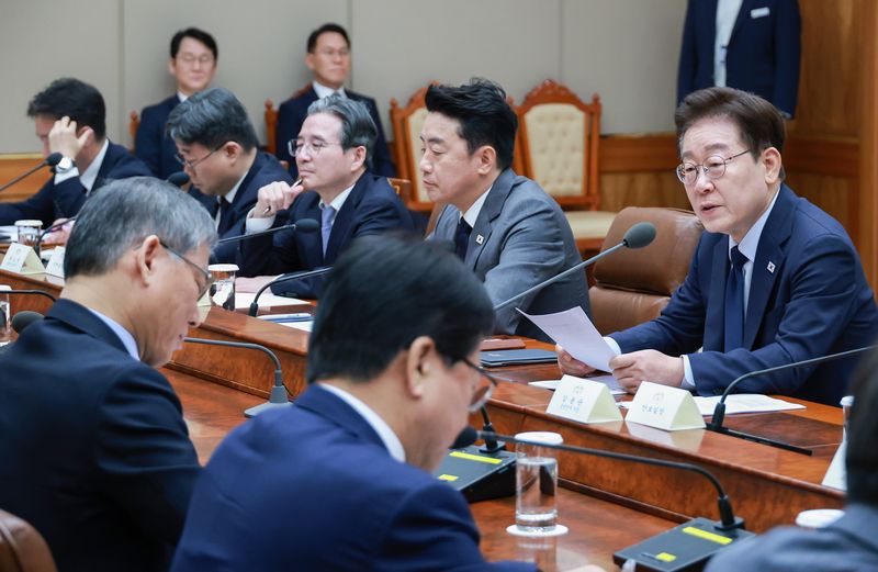 이재명 대통령이 6일 청와대에서 열린 메가프로젝트 민관합동 점검회의에서 발언하고 있다. 연합뉴스