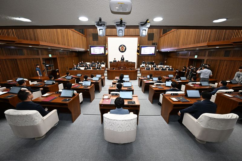 제9대 울산시의회가 7일 개원식을 열었다. 22명의 시의원들은 청렴하고 공정한 의정 활동을 다짐했다. 울산시의회 제공