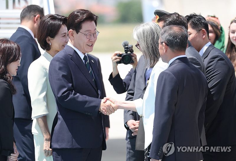 튀르키예 도착한 이재명 대통령 (출처=연합뉴스)