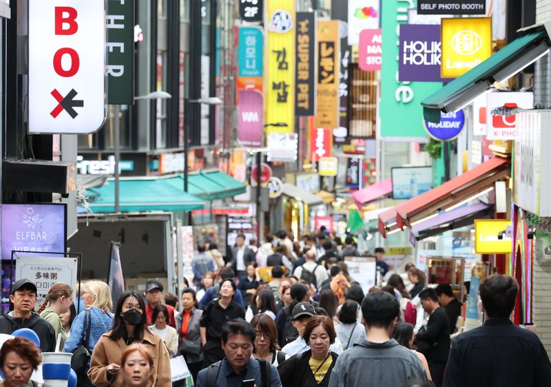 4월 방한 외국인 관광객이 역대 최다를 기록한 가운데 21일 서울 중구 명동거리가 관광객들로 붐비고 있다. 2026.5.21 ⓒ 뉴스1 이종수 인턴기자