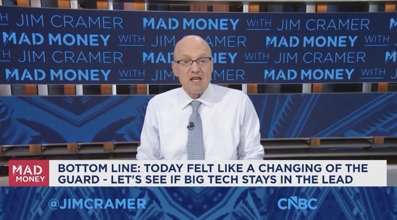 미국 CNBC의 간판 진행자 짐 크레이머가 7일(현지시간) CNBC 프로그램 '매드머니(Mad Money)'에서 삼성전자의 잠정 실적 발표를 계기로 "AI 서비스를 제공하는 초대형 기술기업들이 다시 시장을 이끌기 시작했다"는 분석을 내놨다./사진=CNBC 캡처