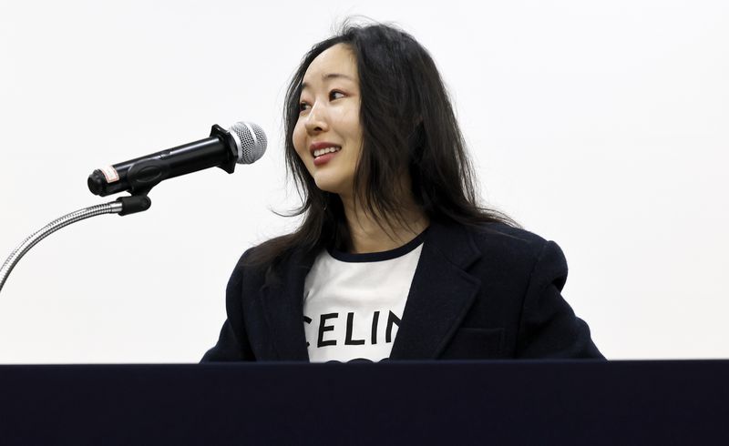 [서울=뉴시스] 김혜진 기자 = 민희진 오케이 레코즈 대표가 지난 2월 25일 서울 종로구 교원 챌린지홀에서 열린 1심 소송 결과와 향후 계획 등 발표를 위한 기자회견에서 발언하고 있다. 2026.07.08. jini@newsis.com