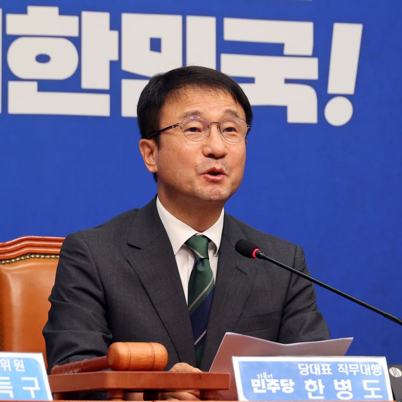 더불어민주당 한병도 대표 직무대행 겸 원내대표가 8일 국회에서 열린 최고위원회의에서 발언하고 있다. 사진=서동일 기자