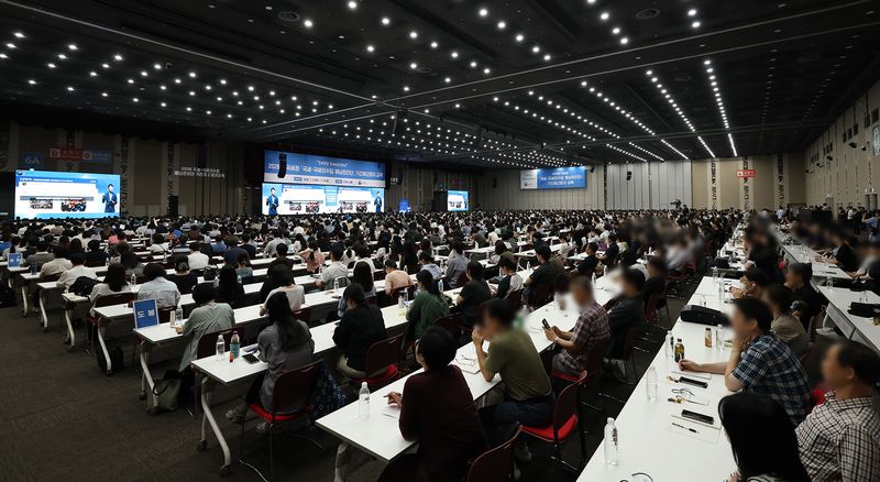 임광현 국세청장이 3일 경기 고양 킨텍스에서 열린 체납관리단 교육 현장에서 실태확인원들을 대상으로 강연하고 있다.(사진 : 국세청 제공) 2026.7.8. *재판매 및 DB 금지