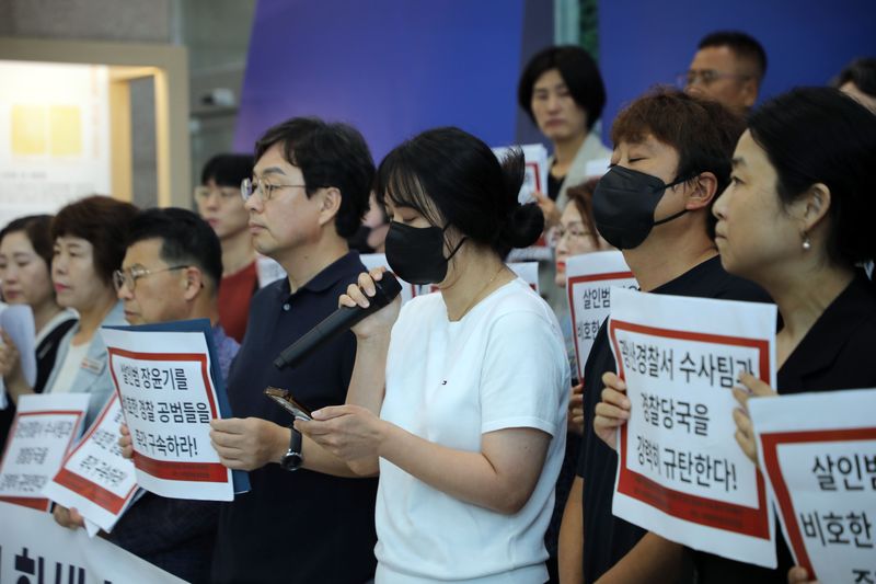 故(고) 이채원 어머니가 8일 오전 광주경찰청 1층 로비에서 부실·은폐 수사 규탄 및 유착 경찰관 구속 촉구 기자회견에 참석해 인사말하고 있다. 2026.7.8 ⓒ 뉴스1 이수민 기자