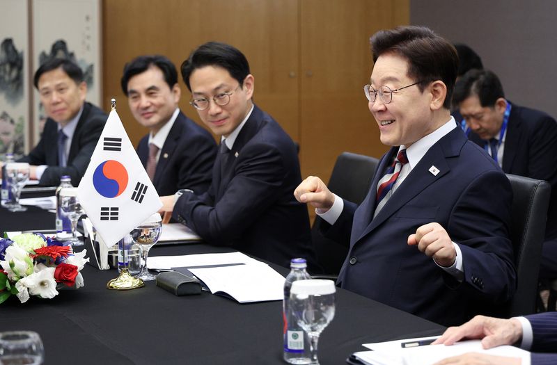 [앙카라=뉴시스] 조성봉 기자 = 이재명 대통령이 8일(현지 시간) 튀르키예 앙카라의 한 호텔에서 열린 요나스 가르 스퇴레 노르웨이 총리와 한-노르웨이 정상회담에서 노르웨이 월드컵 응원 관련 발언을 하고 있다. 2026.07.08. suncho21@newsis.com