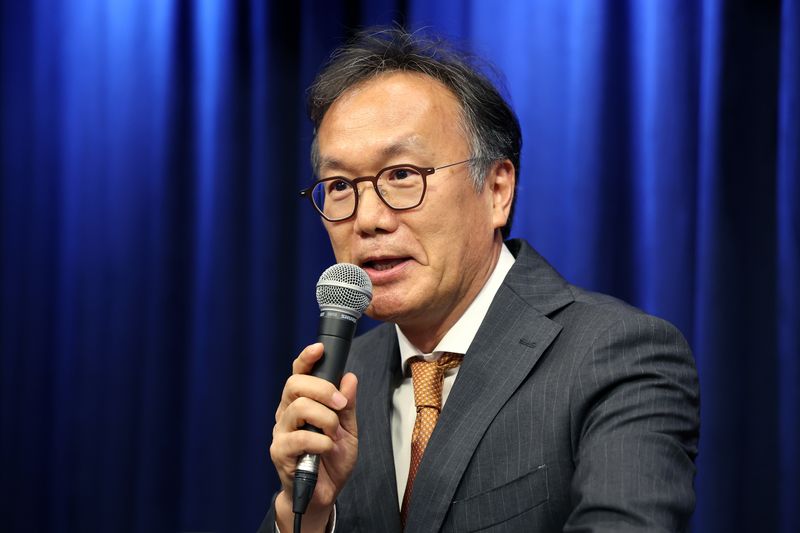 [서울=뉴시스] 박진희 기자 = 정재왈 서울시립교향악단 대표이사가 8일 서울 종로구 크레디아클래식클럽에서 기자간담회를 갖고 '제82회 프라하 봄 국제 음악 축제' 개막 공연 초청 내용을 설명하고 있다. 2026.07.08. pak7130@newsis.com