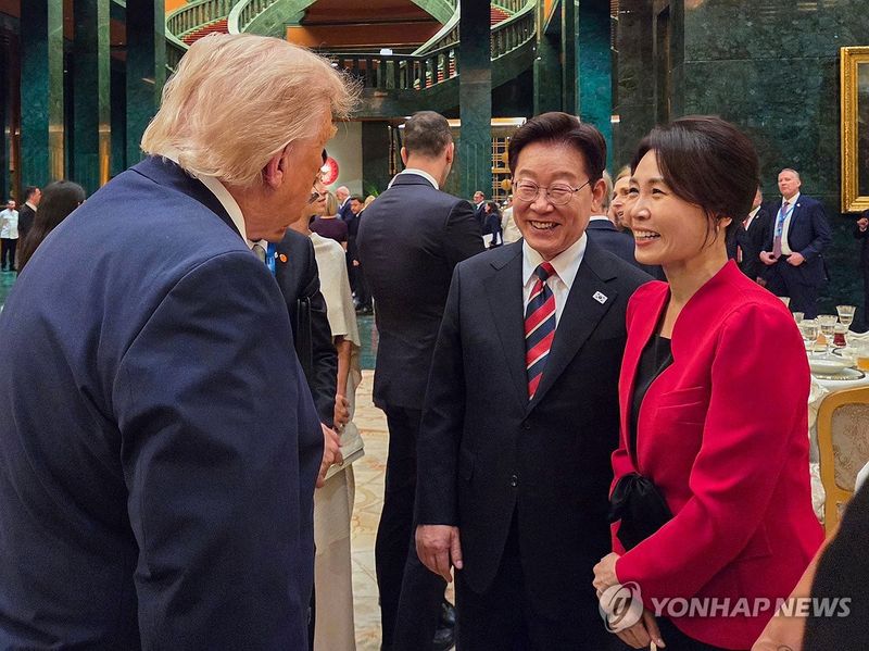 이재명 대통령 부부와 트럼프 대통령 (출처=연합뉴스)