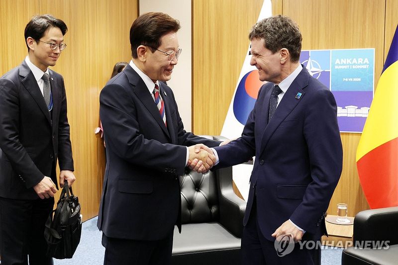 이재명 대통령과 니쿠쇼르 단 루마니아 대통령 (출처=연합뉴스)