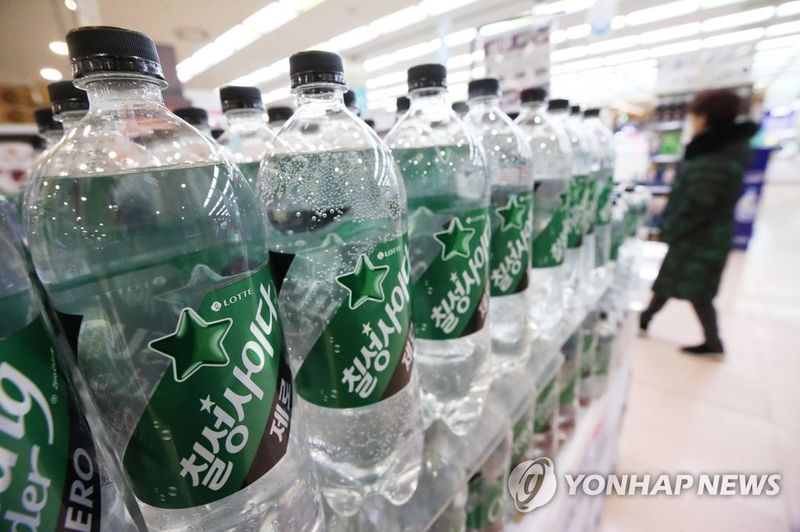 서울의 한 마트에서 판매 중인 롯데칠성음료 제품 (출처=연합뉴스)