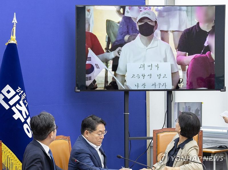 국민의힘 장동혁 대표의 올림픽공원 집회 참여 팻말 내용 비판하는 한병도 직무대행 (출처=연합뉴스)