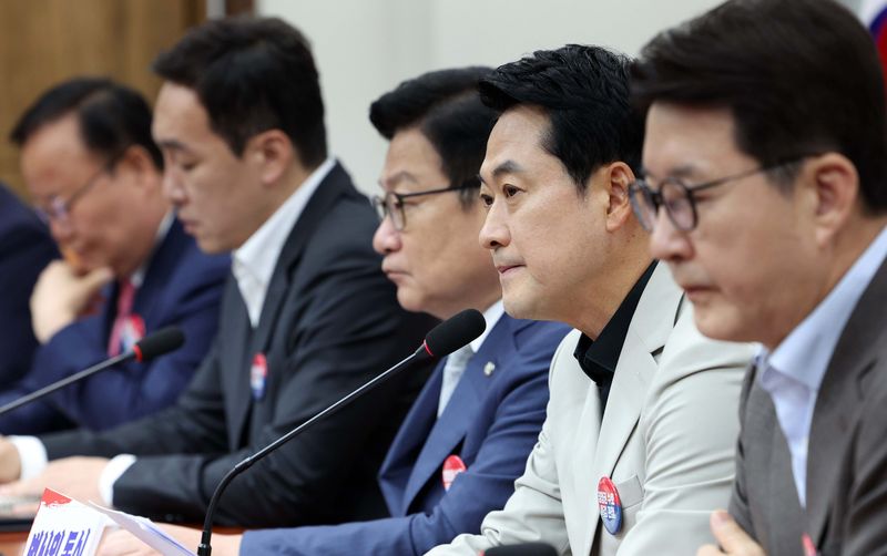 [서울=뉴시스] 고범준 기자 = 장동혁 국민의힘 대표가 9일 서울 여의도 국회에서 열린 최고위원회의에서 발언하고 있다. 2026.07.09. bjko@newsis.com