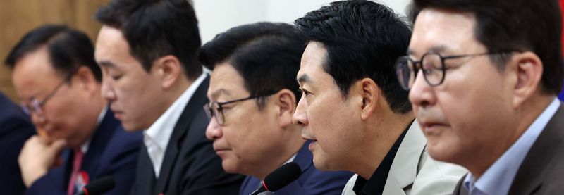 [서울=뉴시스] 고범준 기자 = 장동혁 국민의힘 대표가 9일 서울 여의도 국회에서 열린 최고위원회의에서 발언하고 있다. 2026.07.09. bjko@newsis.com