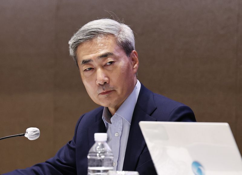 신현송 한국은행 총재가 17일 서울 중구 한국은행에서 열린 올해 상반기 물가안정목표 운영상황 점검 설명회에 참석하고 있다. 2026.6.17 ⓒ 뉴스1 구윤성 기자