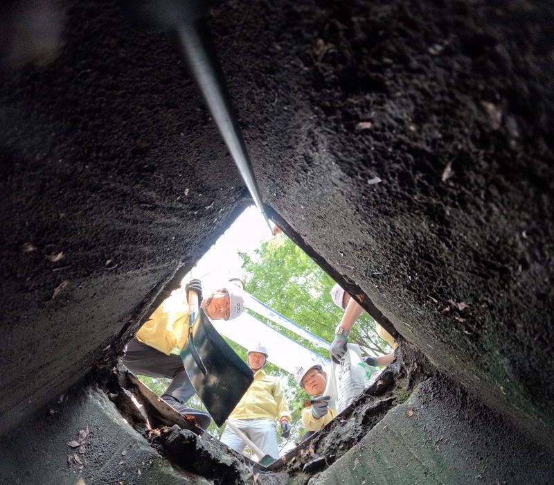 [평창=뉴시스] 빗물받이 점검·청소. (사진=뉴시스 DB). photo@newsis.com