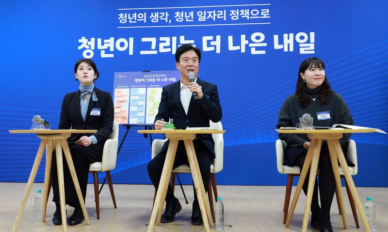 [서울=뉴시스] 김영훈 고용노동부 장관이 지난 3월 5일 서울 중구 서울지방고용노동청에서 열린 '청년 일자리 정책 타운홀미팅'에 참석해 발언하고 있다. (사진=고용노동부 제공) 2026.03.05. photo@newsis.com *재판매 및 DB 금지
