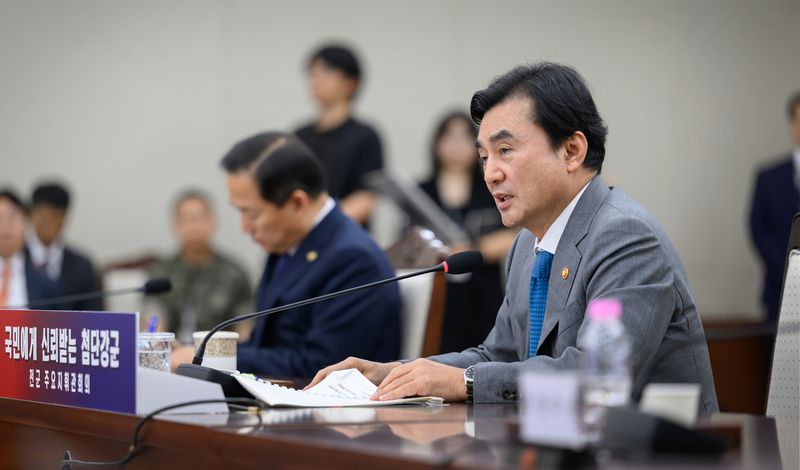 안규백 국방부 장관이 1일 오전 서울 용산구 국방부 대회의실에서 열린 2026년 전반기 전군주요지휘관회의에서 모두발언을 하고 있다. (국방부 제공. 재판매 및 DB금지) 2026.7.1 ⓒ 뉴스1