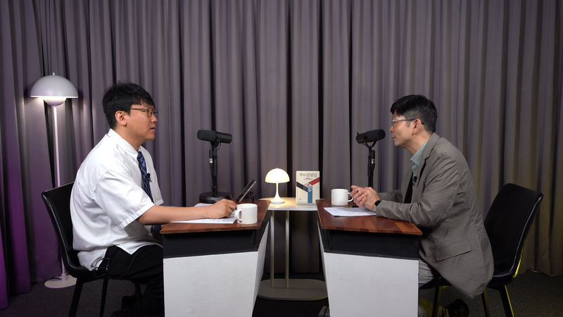 오건영 신한은행 프리미어 패스파인더 단장(오른쪽)이 13일 서울 서초구 파이낸셜뉴스 본사에서 인터뷰를 진행하고 있다. 사진=최인철 프로듀서