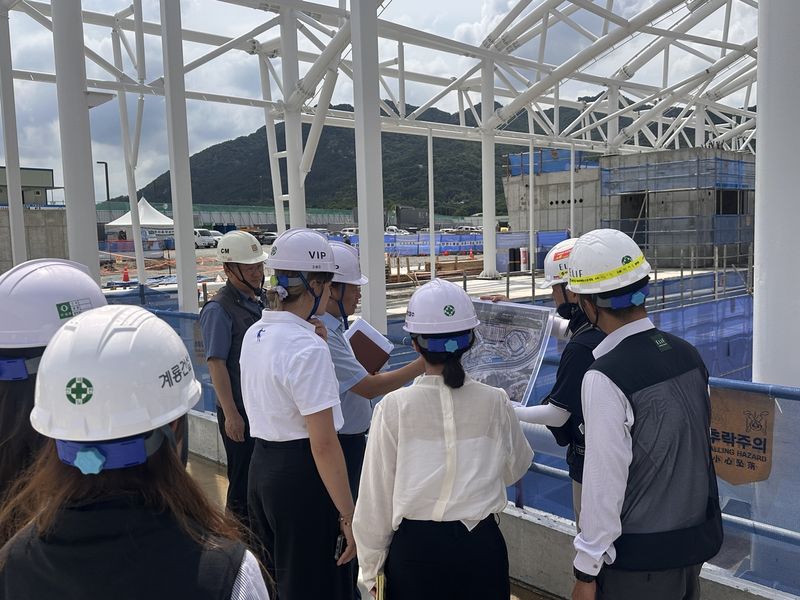 충남 테니스장 점검 (출처=연합뉴스)