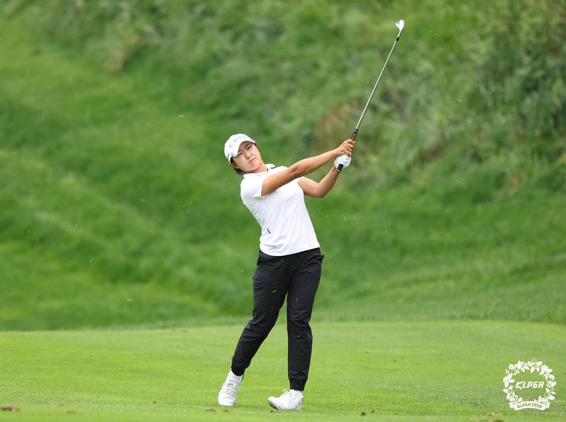 [서울=뉴시스] 한국여자프로골프(KLPGA) 투어 하이원 리조트 여자오픈 첫날 공동 선두에 오른 김민주. (사진=KLPGA 제공) 2026.07.09. *재판매 및 DB 금지