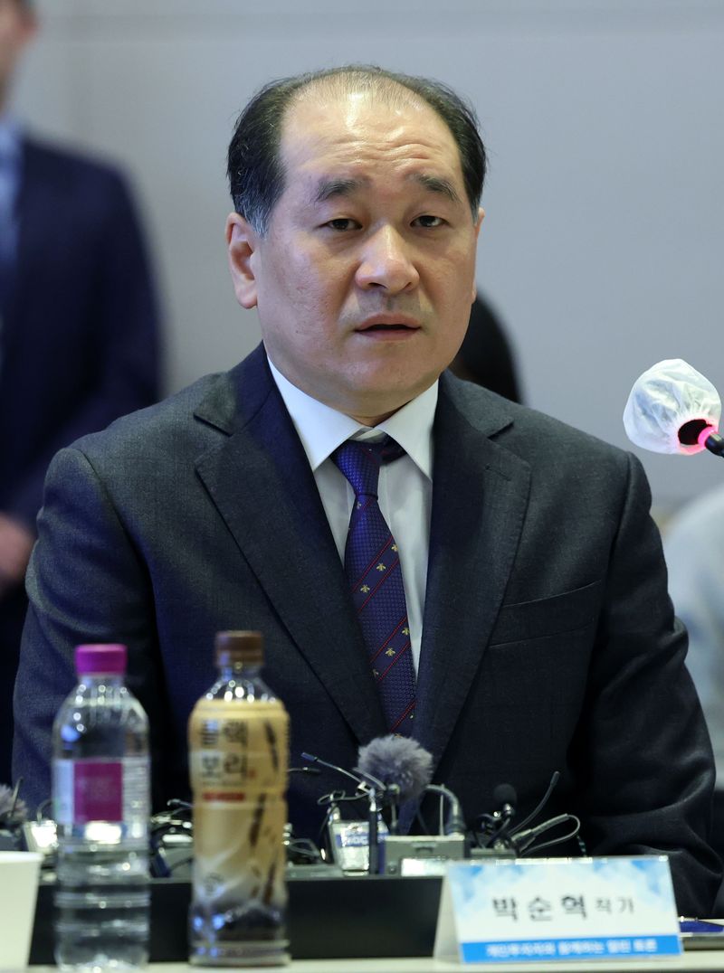 [서울=뉴시스] 김선웅 기자 = '배터리 아저씨' 박순혁 작가가 13일 서울 여의도 한국경제인협회에서 열린 금융감독원·한국거래소 공동 주관 개인투자자와 함께하는 토론회에서 발언하고 있다. 2024.03.13. mangusta@newsis.com