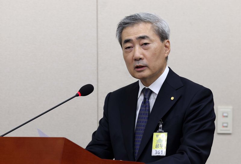 [서울=뉴시스] 고범준 기자 = 사진은 신현송 한국은행 총재가 지난 9일 서울 여의도 국회에서 열린 재정경제기획위원회 전체회의에서 인사말을 하고 있는 모습. 2026.07.09. bjko@newsis.com