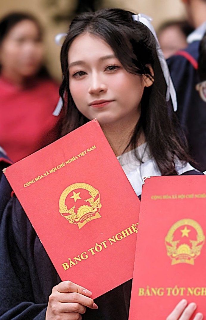 [서울=뉴시스] SAT 만점과 베트남 대학입학시험에서 최고 성적을 거둔 '베트남 천재 소녀' 호앙 흐엉 장(Hoang Huong Giang) (사진=베트남 언론 Lao Dong)