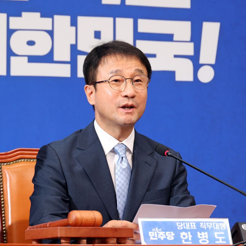 더불어민주당 한병도 대표 직무대행 겸 원내대표가 10일 국회에서 열린 최고위원회의에 참석해 발언하고 있다. 사진=서동일 기자