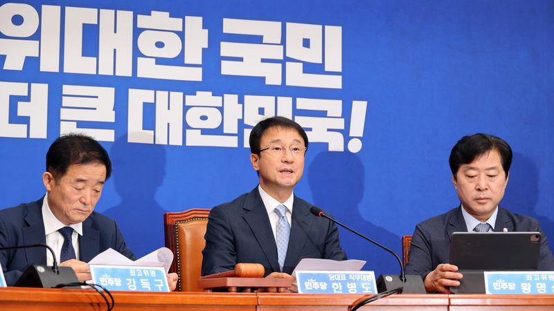 더불어민주당 한병도 대표 직무대행 겸 원내대표가 10일 국회에서 열린 최고위원회의에 참석해 발언하고 있다. 사진=서동일 기자
