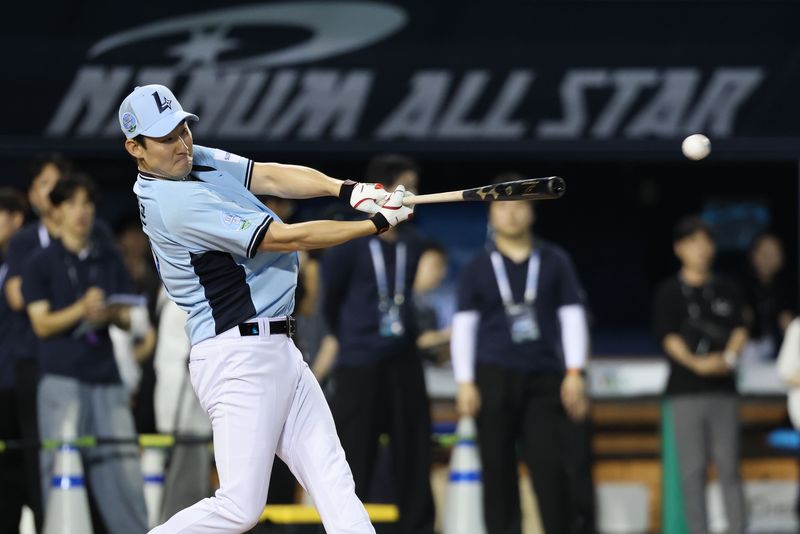 SSG 랜더스 오태곤이 10일 서울 송파구 잠실야구장에서 열린 '2026 프로야구 KBO 올스타 프라이데이’ 컴투스프로야구 홈런더비 결승에서 힘차게 타격하고 있다. 2026.7.10 ⓒ 뉴스1 오대일 기자
