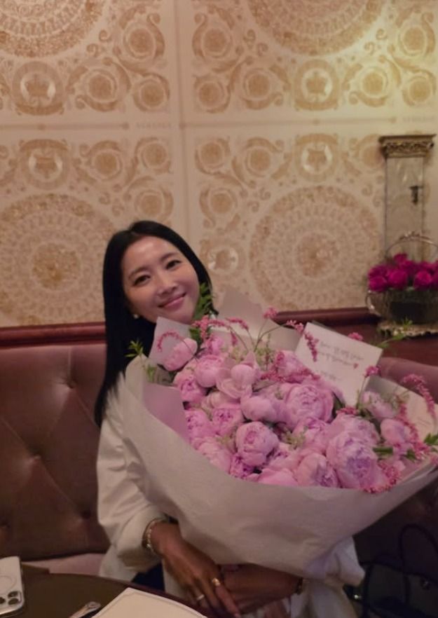 '재혼' 오윤아, 절친 이민정&middot;이정현과 축하파티 "행복하게 잘 살아" [N샷]