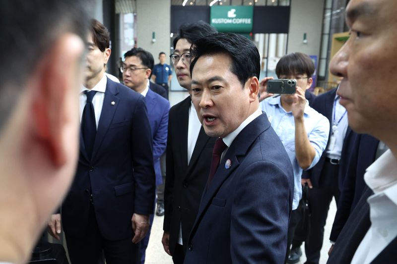 장동혁 국민의힘 대표가 지난 10일 '장윤기 사건'과 관련해 서울 서대문구 경찰청을 항의 방문하고 있다. 2026.7.10 ⓒ 뉴스1 이종수 기자