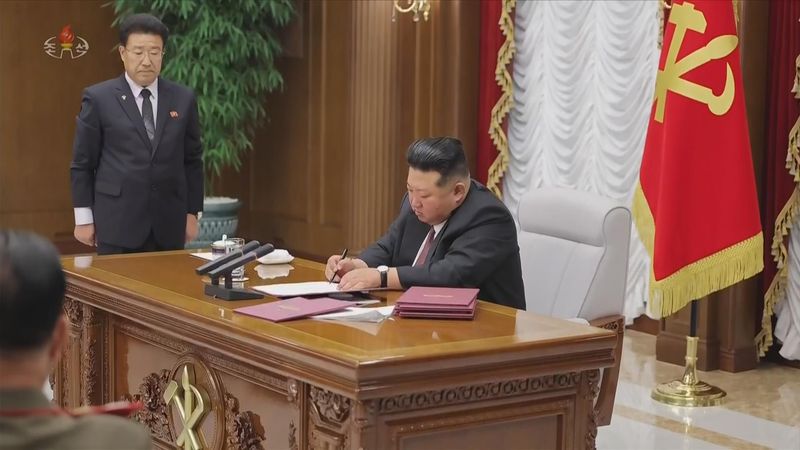 [서울=뉴시스] 북한 조선중앙TV는 김정은 국무위원장이 지난9일 조선노동당 중앙군사위원회 제9기 제1차 확대회의를 주재했다고 10일 보도했다. (사진=조선중앙TV 캡처) 2026.07.10. photo@newsis.com *재판매 및 DB 금지