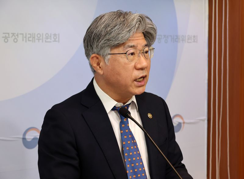 [세종=뉴시스] 배훈식 기자 = 남동일 공정거래위원회 부위원장이 7일 오전 세종시 정부세종청사에서 전분 및 전분당 가격 담합 사건 심의 결과 브리핑을 하고 있다. 2026.07.07. dahora83@newsis.com