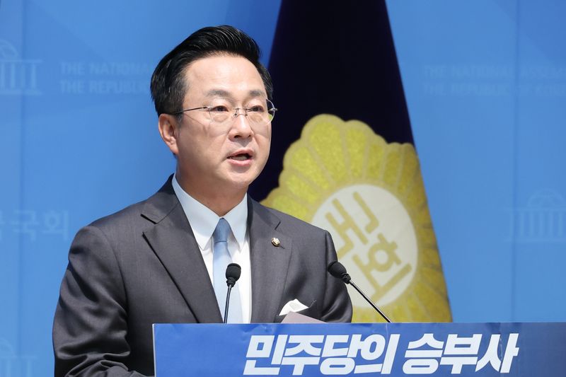 박성준 더불어민주당 의원이 12일 서울 여의도 국회 소통관에서 최고위원 출마 기자회견을 하고 있다. 2026.7.12 ⓒ 뉴스1 신웅수 기자