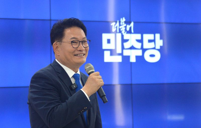 더불어민주당 당대표에 출마한 송영길 의원이 지난 11일 전북 익산시 원광대학교 프라임관을 방문해 타운홀미팅을 열고 인사말을 하고 있다. 뉴시스