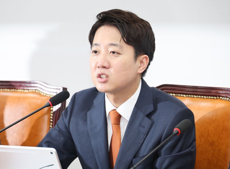 [서울=뉴시스] 최진석 기자 = 이준석 개혁신당 대표가 9일 여의도 국회에서 열린 최고위원회의에서 발언하고 있다. 2026.07.09. myjs@newsis.com