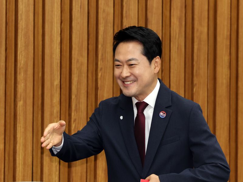 장동혁 국민의힘 대표가 지난 10일 오전 서울 여의도 국회에서 열린 '국민의힘 중앙여성위원회·맘(Mom)편한특별위원회 공동 주최 6·3 참정권 침해 전국 학부모 시국 대토론회'에 참석하고 있다. 2026.7.10 ⓒ 뉴스1 황기선 기자