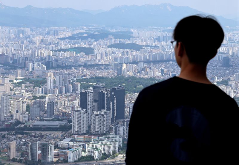 서울 송파구 롯데월드타워 서울스카이에서 바라본 아파트 단지의 모습. 뉴스1