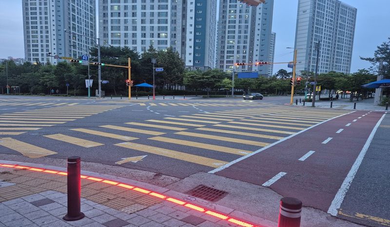 어린이보호구역에 설치된 교통신호시설 (인천시 제공.재판매 및 DB금지)