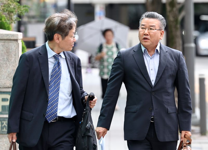 대통령 관저 이전 공사 과정을 부실 감사하고 서류를 조작한 혐의를 받는 유병호 전 감사원 사무총장이 13일 오전 경기 과천시 2차 종합특검 사무실에 피의자 신분으로 출석하고 있다. 2026.7.13 ⓒ 뉴스1 최지환 기자
